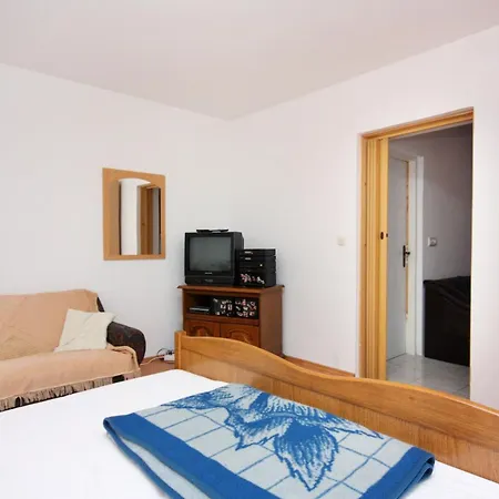 Apartamento With Parking Space - 5084 Murter