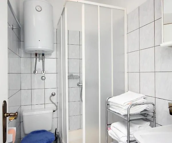 Apartament With Parking Space - 5084 Murter