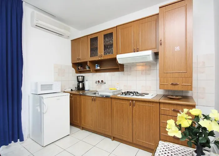 Apartamento With Parking Space - 5084 Murter